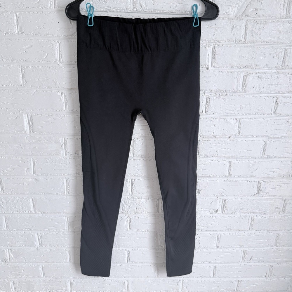 Fabletics Leggings Womens L Black Seamless‎ Leg Design Workout Casual